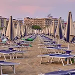 Flat For 6 Guests In Pineda Bibione